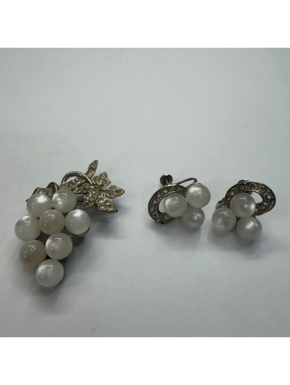 Lucite moonglow silver tone rhinestone brooch earrings set vintage 1960s